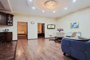 Квартира с двумя спальнями в курортной зоне, район верхнего рынка