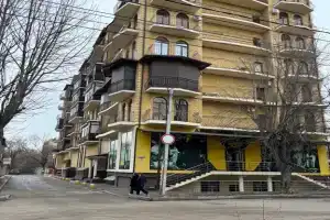 Современная квартира в новом доме в центре города