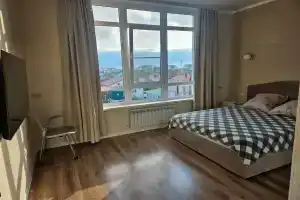 Новая квартира с видом на море, 200м до пляжа и открытого чистого моря, Геленджик
