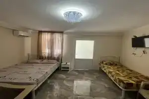 Трёхместный номер эконом с кухней, Цандрипш