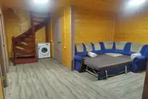 Деревянный дом в черте города