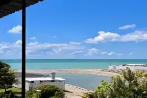 Таунхаус у моря, Агой