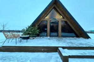 Уютный панорамный треугольный дом A-frame с видом и окружением леса в Задонском районе