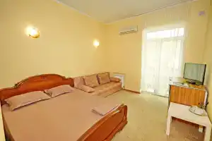 Семейный номер четырёхместный с балконом, Ольгинка