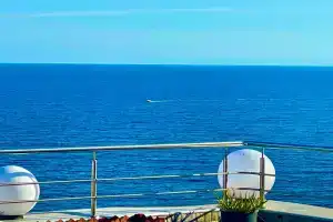 Отель «Россия», Алушта