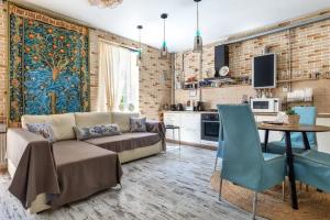 Семейные апартаменты "Гобелен" с балконом | 5 гостей, 3 спальные зоны, Светлогорск