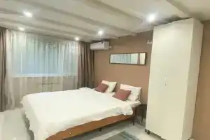 Бежевая студия, Москва