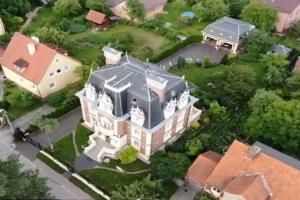 Райский уголок в цветущем саду