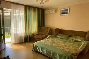 Уютная комната с балконом в центре города