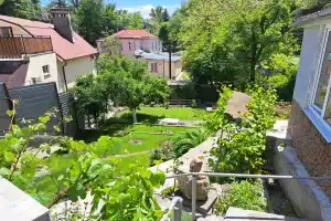 Уютный дом в центре города