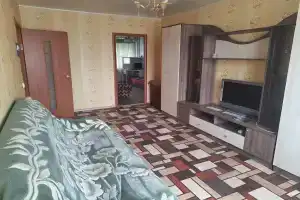 Трёхкомнатная квартира в удобном месте, рядом вокзал и автостанция