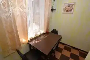 Двухкомнатная квартира с балконом на первом этаже #1, Голубицкая