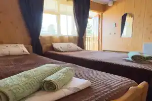 Уютная комната у моря, Вардане