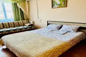 Рядом автовокзал, Мега Гринн, Орел