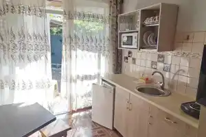 Уютная квартира-студия в гостевом доме в исторической части города
