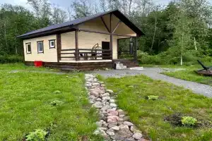 Уютный дом у озера