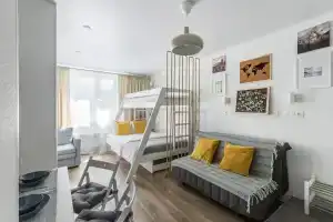 Family Room Sunny Apartments Vnukovo in 15-20 min walk, Москва