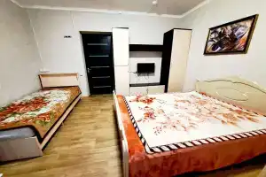 Номер с двуспальной и односпальными кроватями, Кисловодск