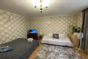 Квартира рядом с КПП, Калининец