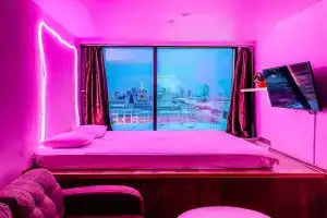 Апартаменты Pink neonlight, Екатеринбург