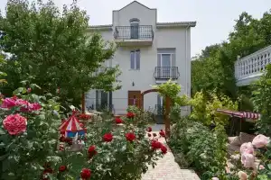 Частный дом Белый парус в Учкуевке
