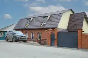 Уютный дом в черте города
