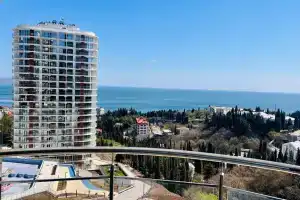 Жилье с прямым видом на море и кипарисовую рощу, Алушта