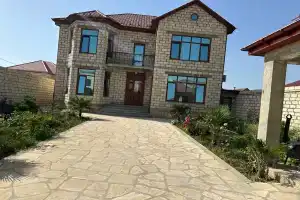 Большой красивый дом у моря
