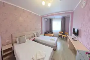 Двухместный номер с 2 отдельными кроватями и дополнительной кроватью, Гагра