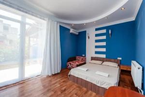 Трёхместный номер на 1 этаже с кухней, Береговое