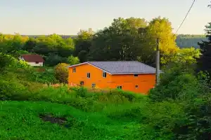 Дом на берегу озера, на первой линии