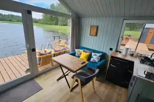 Коттедж, хаусбот на воде