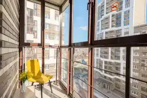 Квартира в центре в современном доме с гостиничным сервисом, бесконтактно