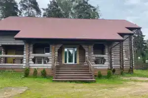 Большой коттедж у озера