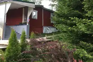 Дом на берегу озера