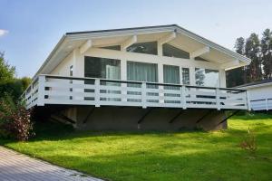 Дом вилла с видом на озеро