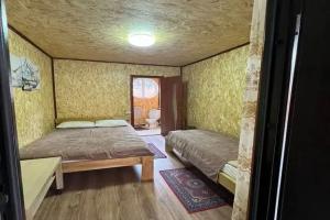 Трёхместный номер Караоке (3 домик 6 комната), Архыз