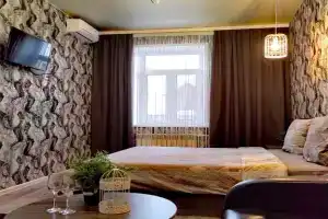 Сталинка в историческом центре с парковочным местом.