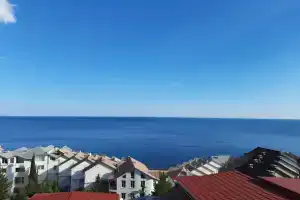 Апартаменты на берегу моря, Семидворье