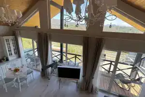 Новый дом с бассейном и панорамным видом в Илларионовке