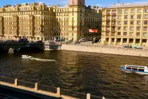 Шикарный вид на реку из комнаты! Общие санузлы и кухня, Санкт-Петербург