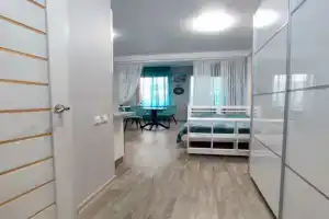 Студия Тиффани у моря, Хоста