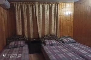 Трёхместный номер эконом с видом на горы, Лоо