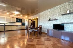 Видовые трёхкомнатные апартаменты на Набережной