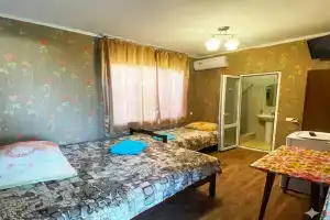 Трёхместный номер комфорт, Адлер