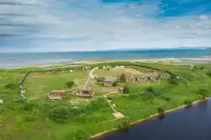 Гостевый домик между морем и озером, Охотское