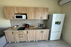 Комфортабельный таун у берега Каспийского моря