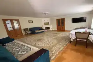 Уютный первый этаж дома в центре города