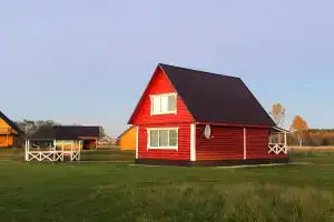 Уютный дом на берегу реки, Опочка