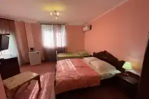 Трёхместный номер стандарт, Джубга